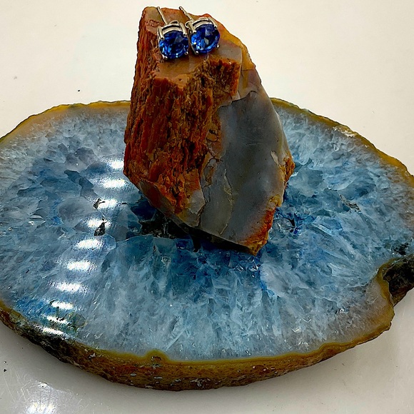 Elegant Sterling Silver Tanzanite Gemstone Center Post Earrings. - Picture 2 of 5